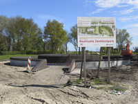 907477 Afbeelding van de werkzaamheden voor de realisatie van het Zambesipark, bij de Zambesidreef te Utrecht.